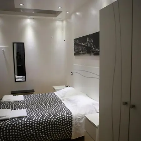 Room In Guest Room Roma